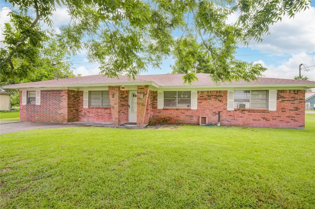 1421 N Avenue S, Freeport, TX 77541