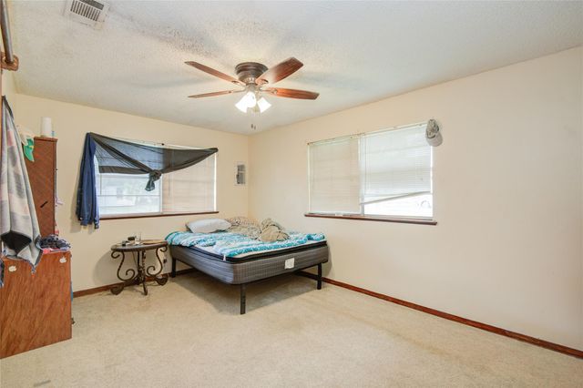 1421 N Avenue S, Freeport, TX 77541