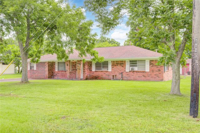 1421 N Avenue S, Freeport, TX 77541