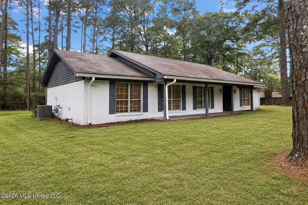 13 Rob Lane, Jackson, MS 39212