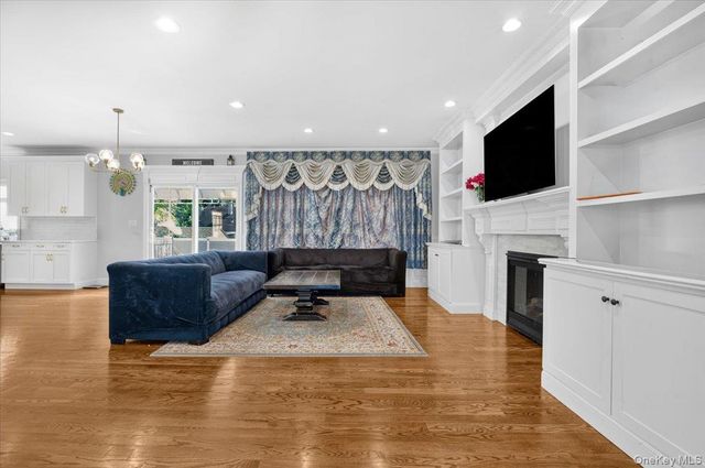 84 Choir Lane, Westbury, NY 11590