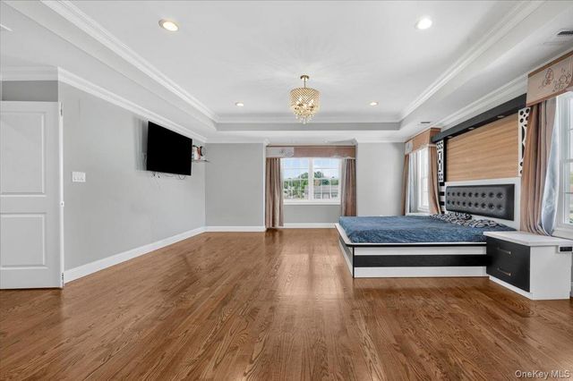 84 Choir Lane, Westbury, NY 11590