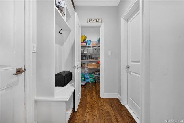 84 Choir Lane, Westbury, NY 11590
