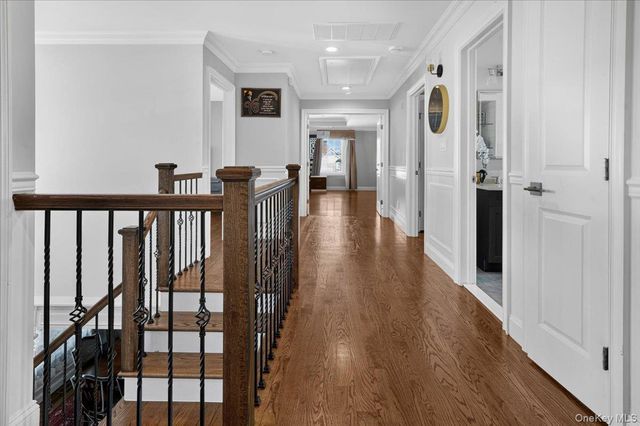 84 Choir Lane, Westbury, NY 11590