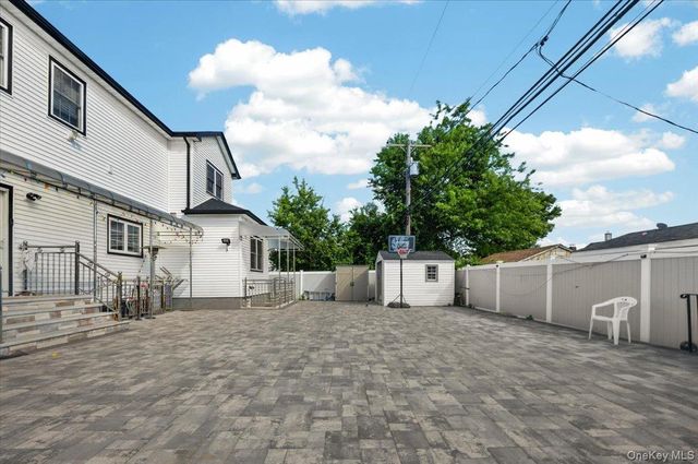 84 Choir Lane, Westbury, NY 11590