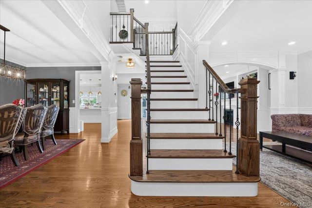 84 Choir Lane, Westbury, NY 11590