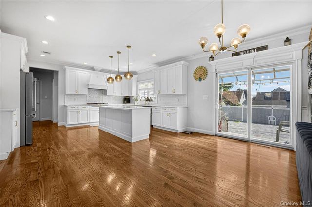 84 Choir Lane, Westbury, NY 11590