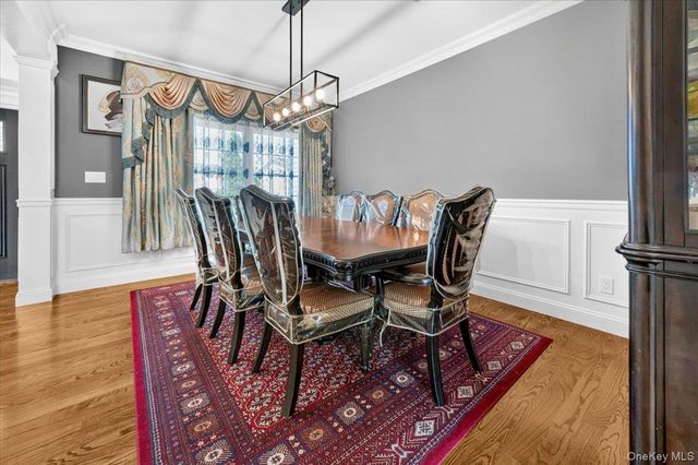 84 Choir Lane, Westbury, NY 11590