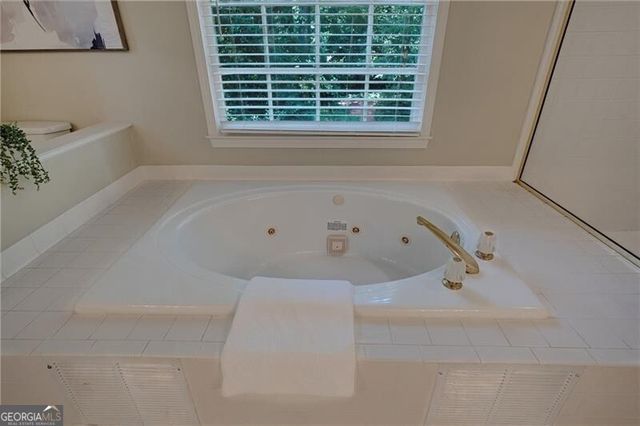 4075 Graham Way SW, Lilburn, GA 30047