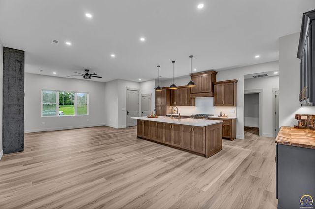 4100 SE 33rd ST, Topeka, KS 66605