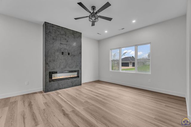 4100 SE 33rd ST, Topeka, KS 66605