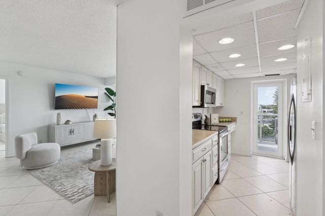 2701 N Ocean Boulevard 4C, Fort Lauderdale, FL 33308