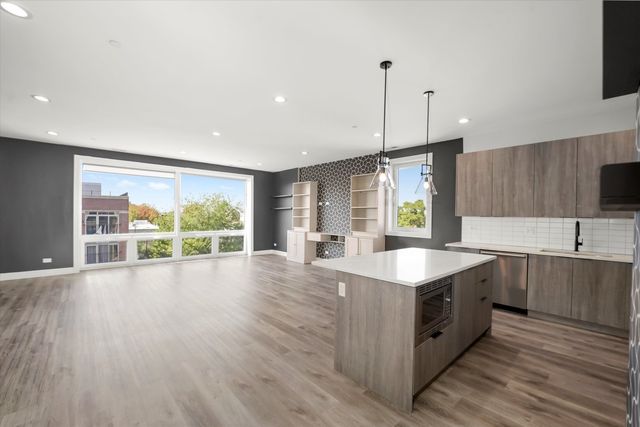 117 S Bell Avenue 4N, Chicago, IL 60612