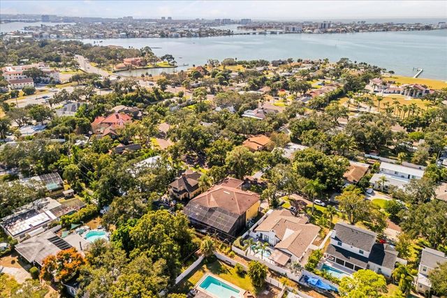 911 JUNGLE AVENUE N, St Petersburg, FL 33710