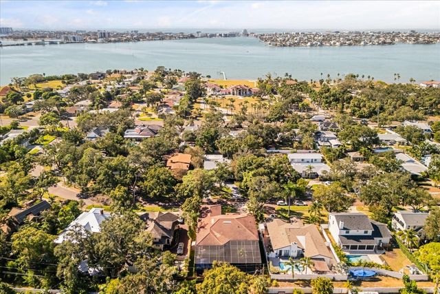 911 JUNGLE AVENUE N, St Petersburg, FL 33710