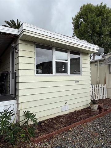 301 E Foothill 6, Pomona, CA 91767