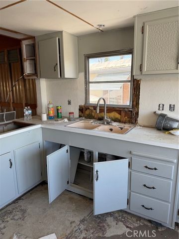 301 E Foothill 6, Pomona, CA 91767