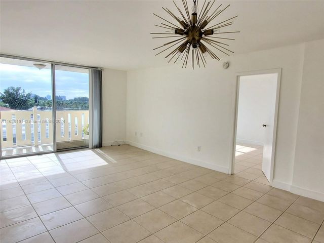 7900 Tatum Waterway Dr 502, Miami Beach, FL 33141