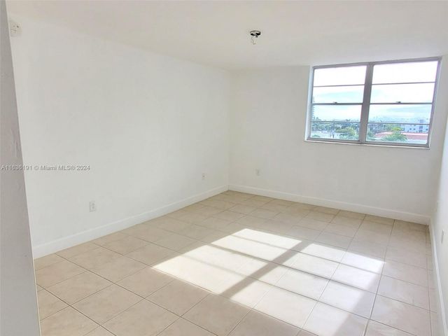 7900 Tatum Waterway Dr 502, Miami Beach, FL 33141