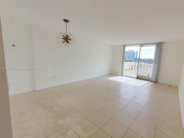 7900 Tatum Waterway Dr 502, Miami Beach, FL 33141