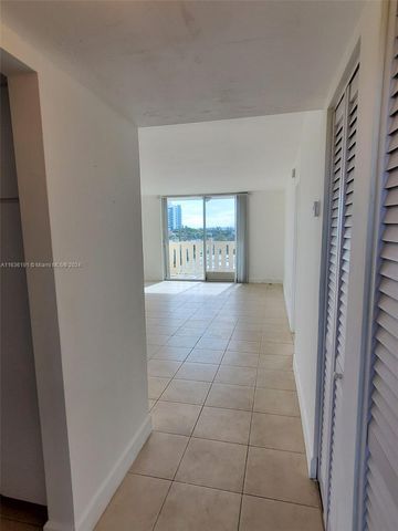 7900 Tatum Waterway Dr 502, Miami Beach, FL 33141