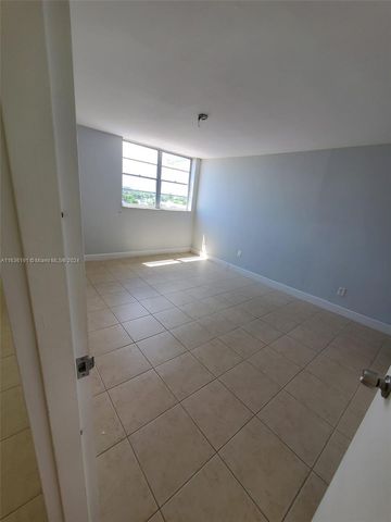 7900 Tatum Waterway Dr 502, Miami Beach, FL 33141
