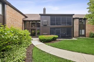 720 Saint Andrews Lane 13, Crystal Lake, IL 60014