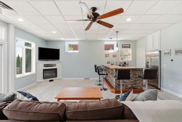 5601 Scenery DRIVE, Waterford, WI 53185