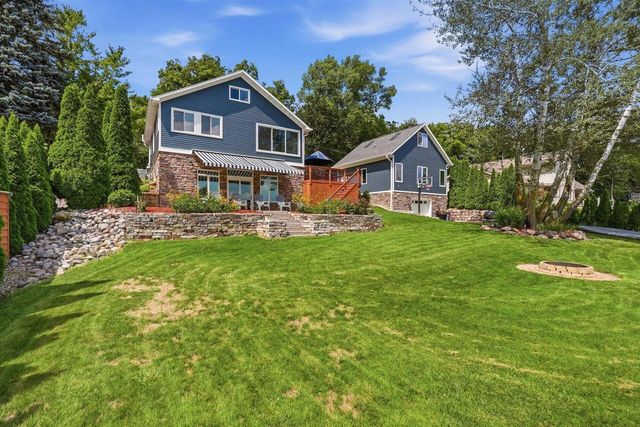 5601 Scenery DRIVE, Waterford, WI 53185