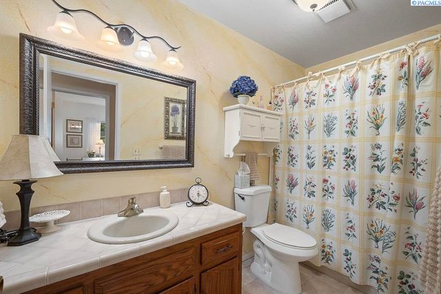 940 SE Glen Echo Rd, Pullman, WA 99163