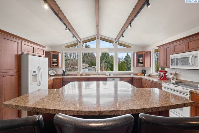 940 SE Glen Echo Rd, Pullman, WA 99163