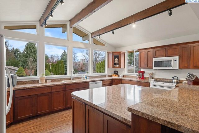 940 SE Glen Echo Rd, Pullman, WA 99163