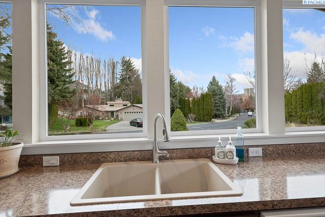 940 SE Glen Echo Rd, Pullman, WA 99163