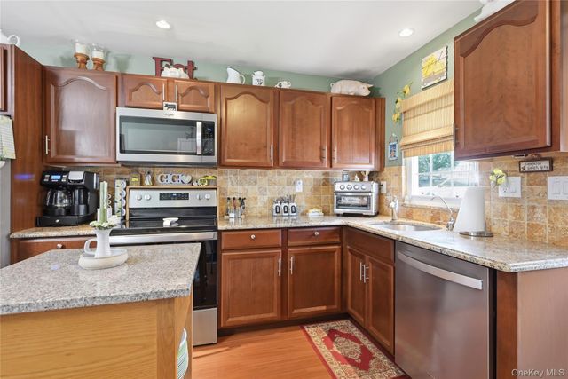 176 Ventry Court A, Ridge, NY 11961