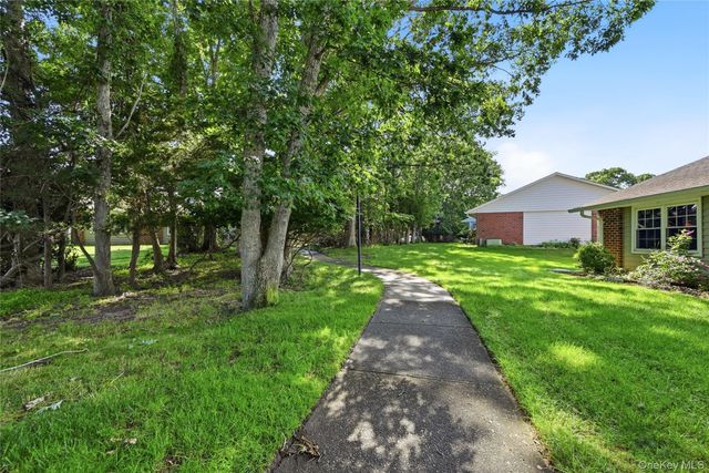 176 Ventry Court A, Ridge, NY 11961