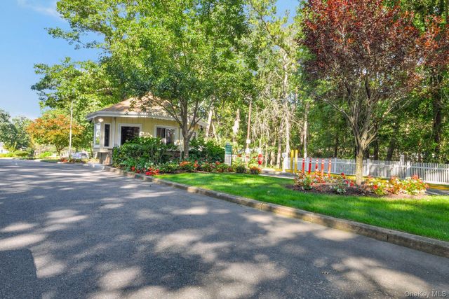 176 Ventry Court A, Ridge, NY 11961