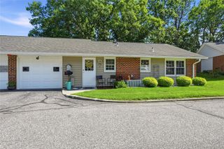 176 Ventry Court A, Ridge, NY 11961