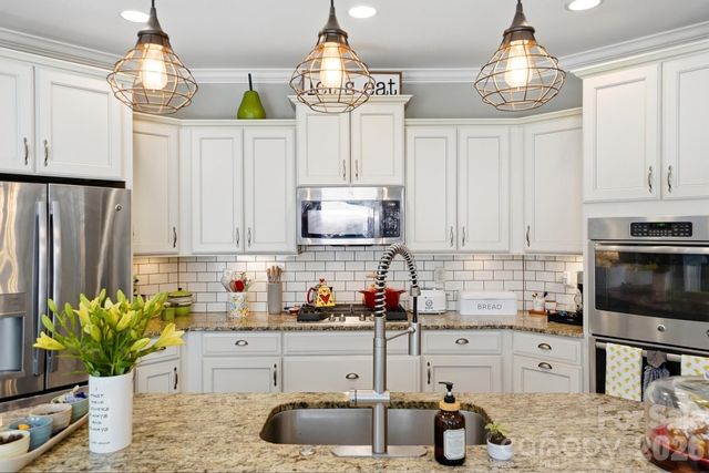 1100 Avalon Place, Matthews, NC 28104