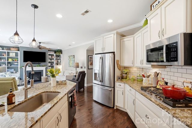 1100 Avalon Place, Matthews, NC 28104