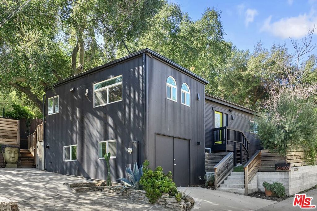 Image 1 of property listing at 20402 Paradise Lane, Topanga, CA 90290