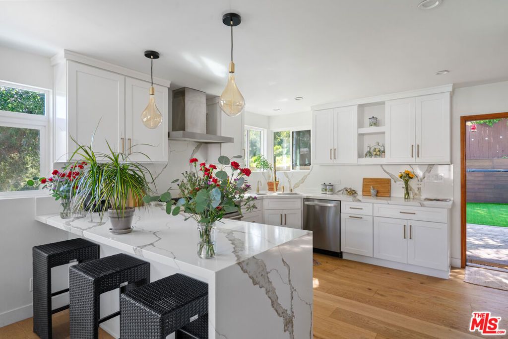 Image 10 of property listing at 20402 Paradise Lane, Topanga, CA 90290