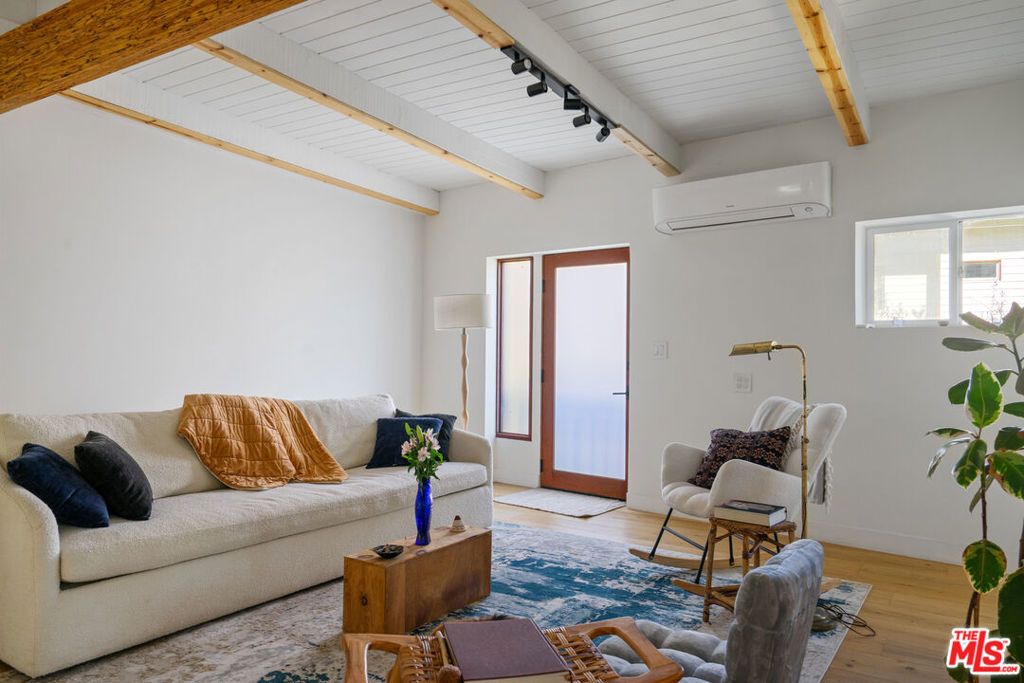 Image 14 of property listing at 20402 Paradise Lane, Topanga, CA 90290