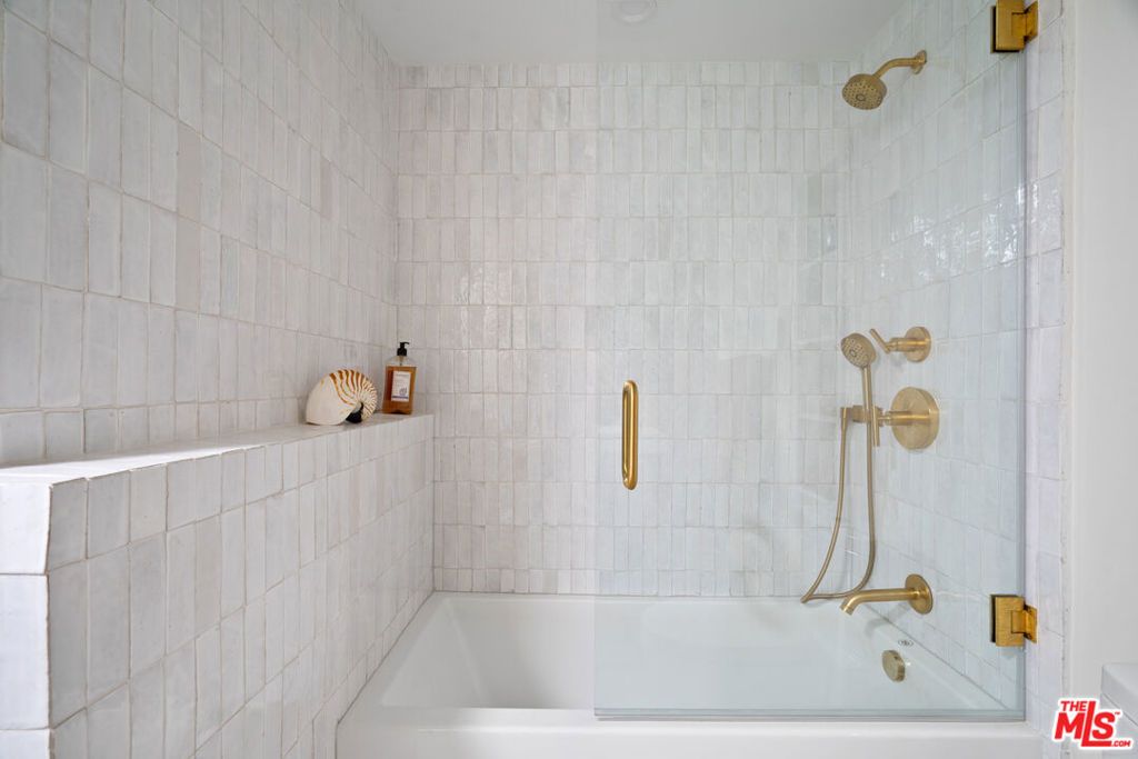 Image 23 of property listing at 20402 Paradise Lane, Topanga, CA 90290