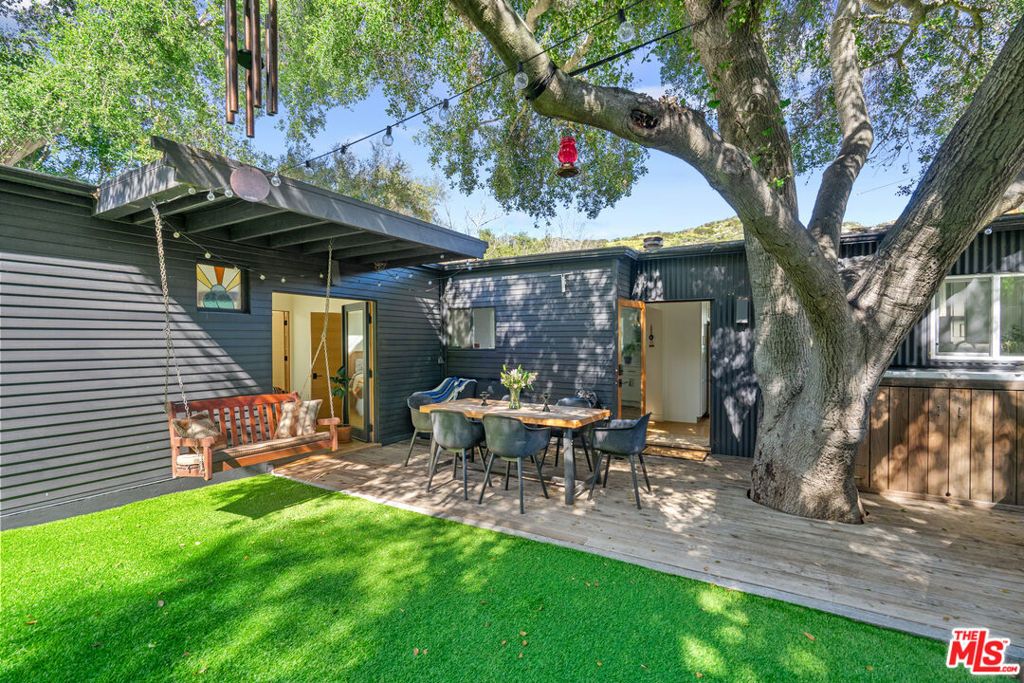 Image 24 of property listing at 20402 Paradise Lane, Topanga, CA 90290