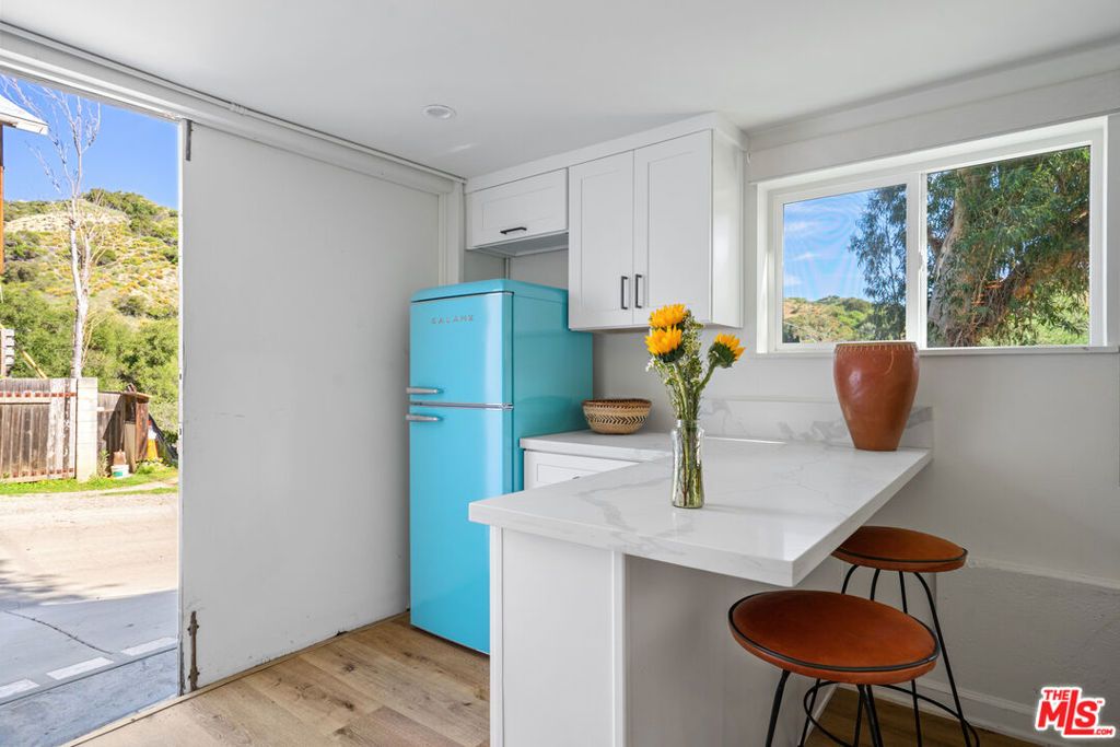 Image 26 of property listing at 20402 Paradise Lane, Topanga, CA 90290