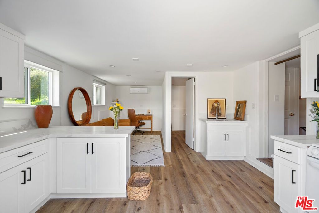 Image 27 of property listing at 20402 Paradise Lane, Topanga, CA 90290