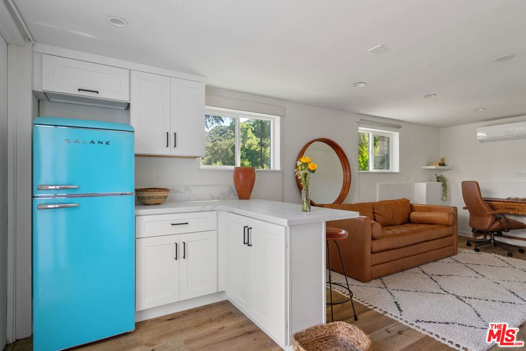 Image 28 of property listing at 20402 Paradise Lane, Topanga, CA 90290