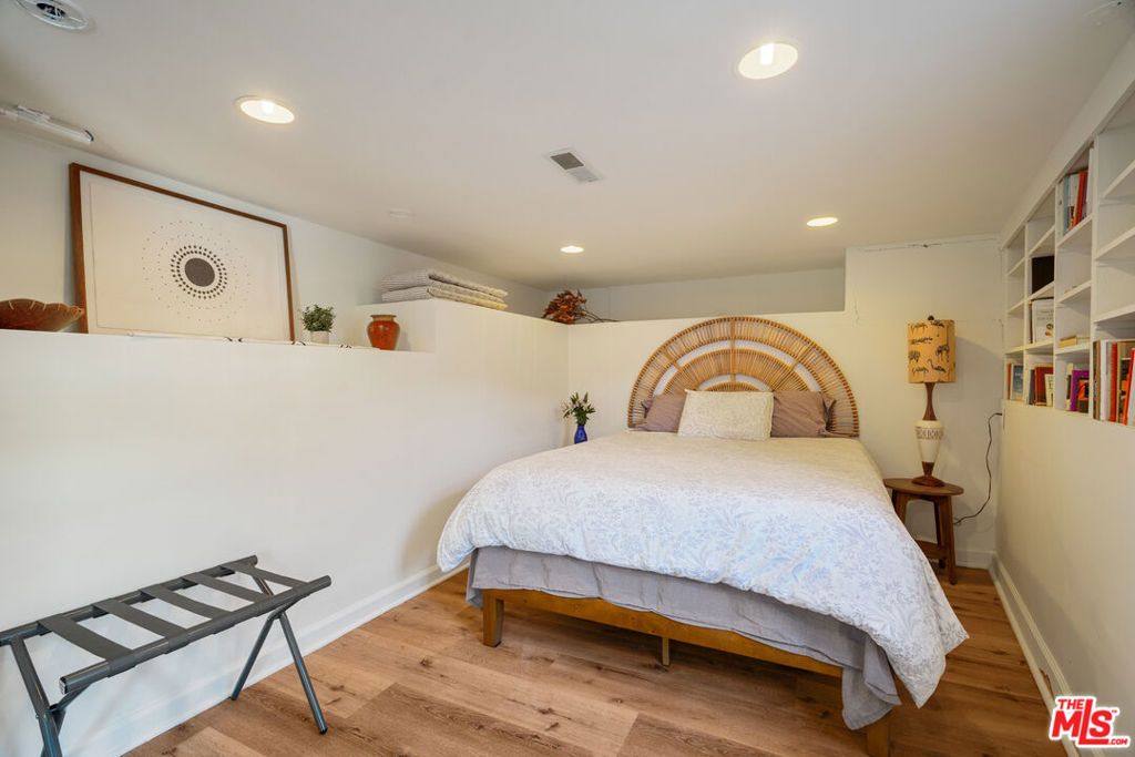 Image 30 of property listing at 20402 Paradise Lane, Topanga, CA 90290