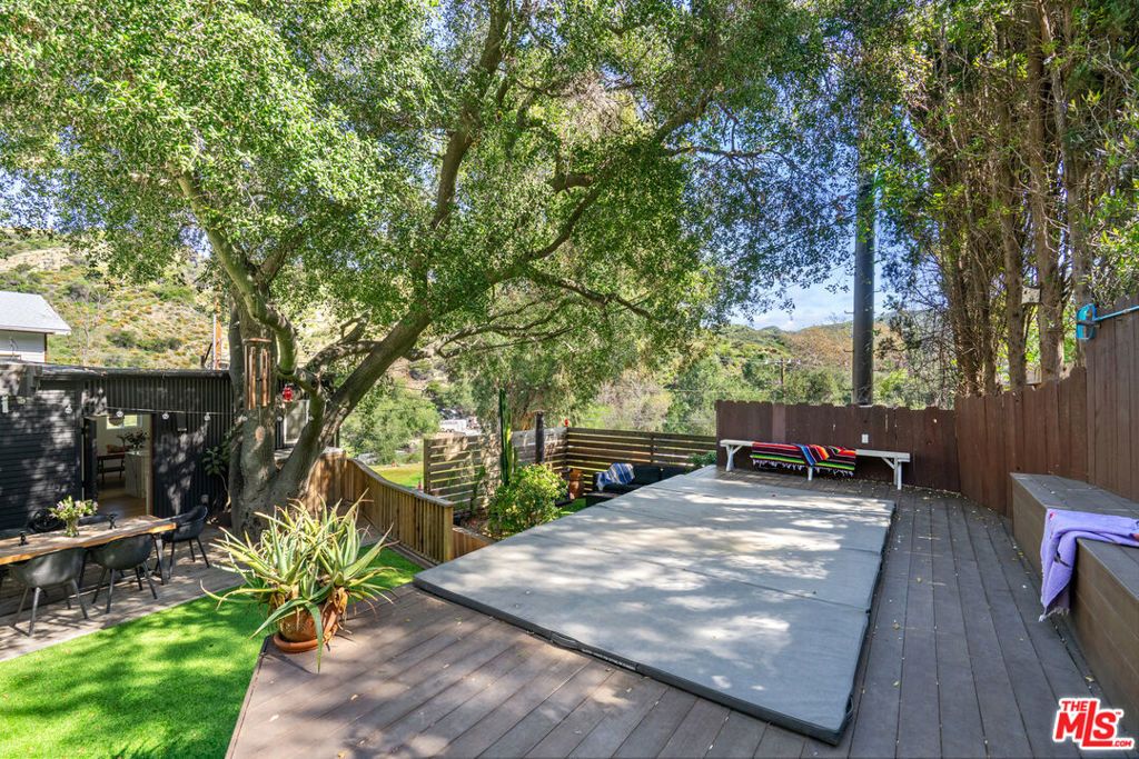 Image 36 of property listing at 20402 Paradise Lane, Topanga, CA 90290