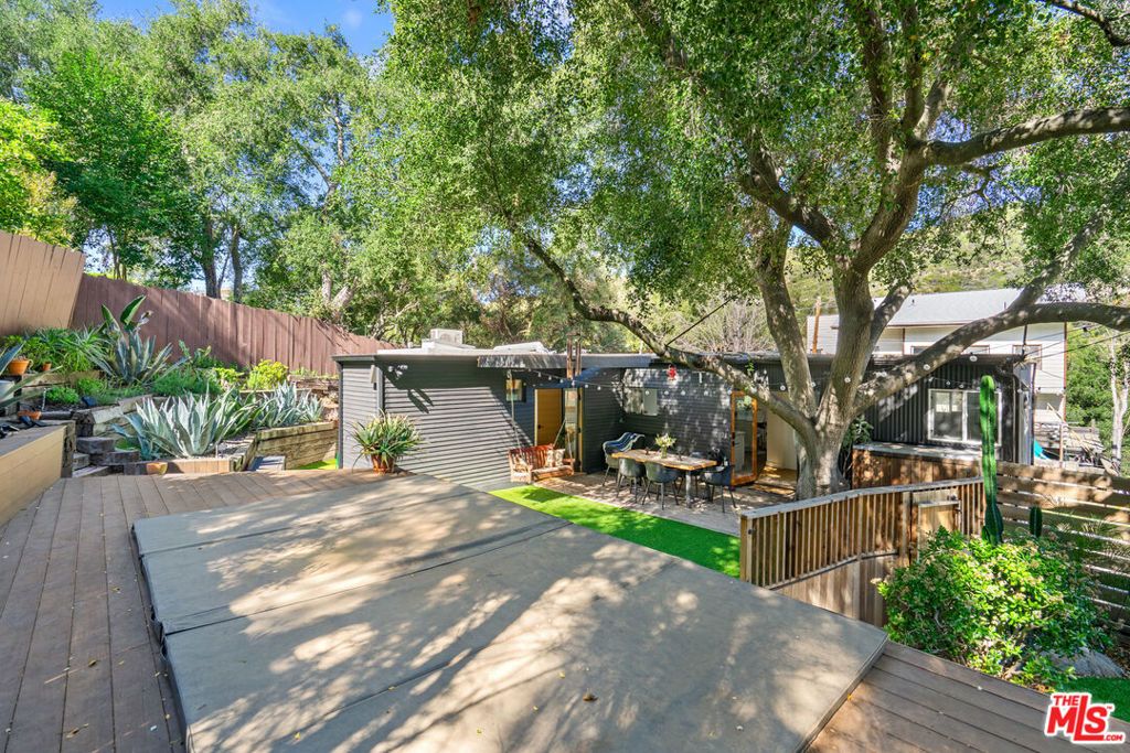 Image 37 of property listing at 20402 Paradise Lane, Topanga, CA 90290